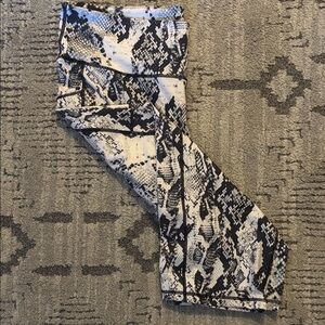 Ideology Snake Print Athletic Capri Leggings W/two side pockets